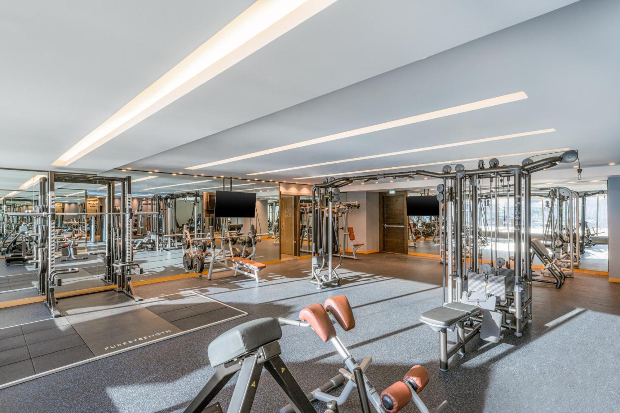Four Points By Sheraton al-Ain Exterior foto The gym at the hotel
